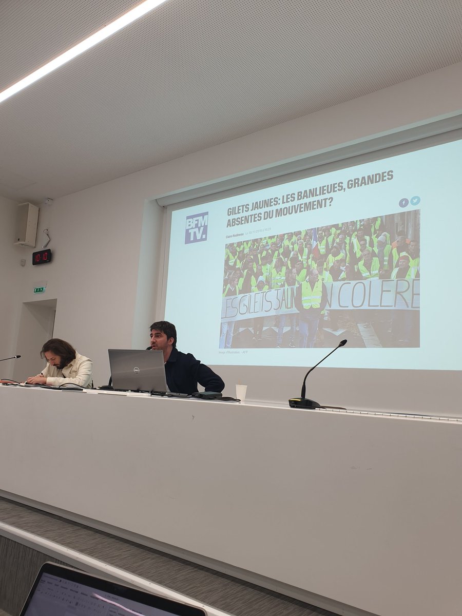 On commence cette première journée du colloque Sous les pavés la Une avec Jérémie Moualek avec une intervention sur le traitement iconographique des Gilets Jaunes.