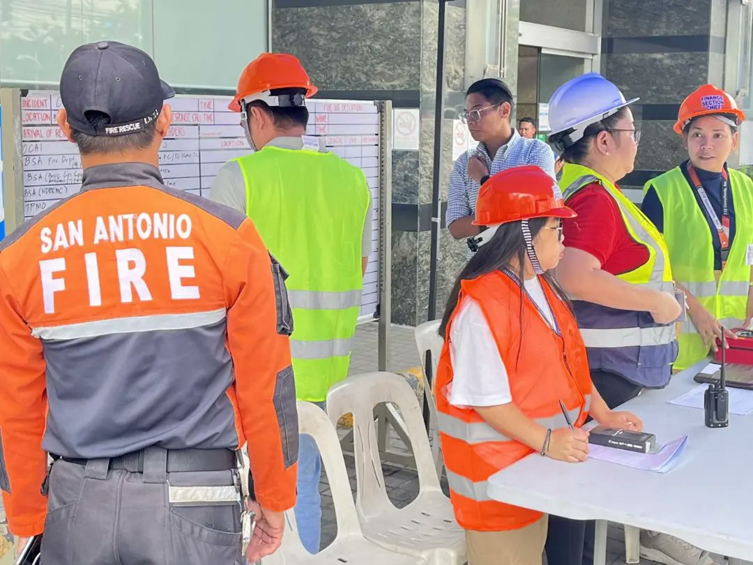bsapasig's tweet photo. Walang patid ang Fire & Evacuation Drills sa @bsapasig! β
Sa One San Miguel Avenue naman nagsagawa ng disaster preparedness activity ang BDRRM & BFP. ππ¨π»βπ Maraming salamat sa ating mga constituents sa inyong participation. ππ»
#BSAFireDrill #BidaAngHandaBSA #TuloyAngSerbisyoBSA https://t.co/yjexXDvFn5