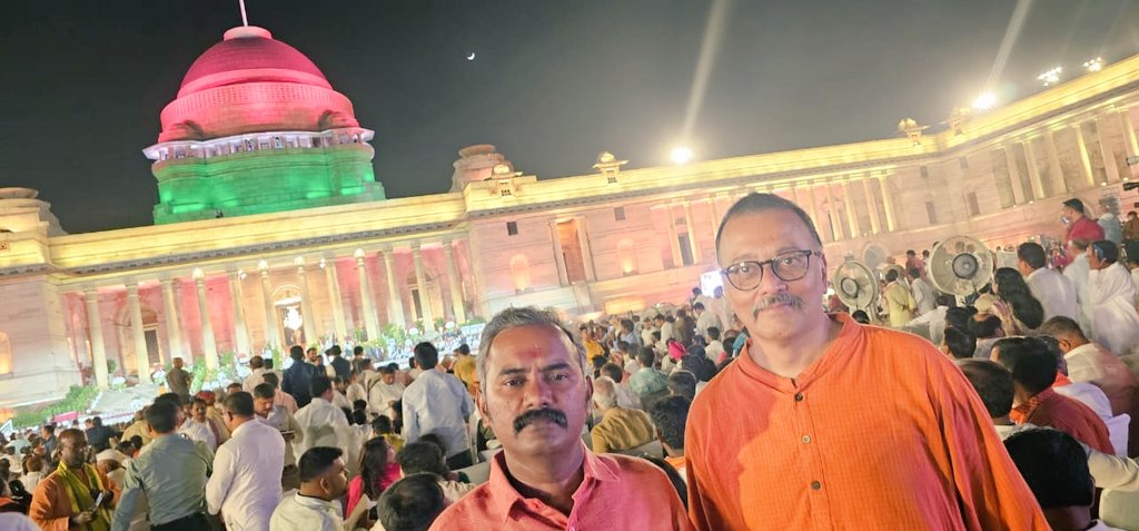 VenkaTweetesh's tweet image. பாரத பிரதமர் @narendramodi அவர்களின் பதவியேற்பு விழாவில் சந்தித்த பாஜக நிர்வாகிகள் @asuvathaman  @nalinisalem @drcksaraswathi
 @VijayadharaniM 
அவர்களுடன் 🕉️🇮🇳🙏

#PMModiAgain 
#viksitbharat