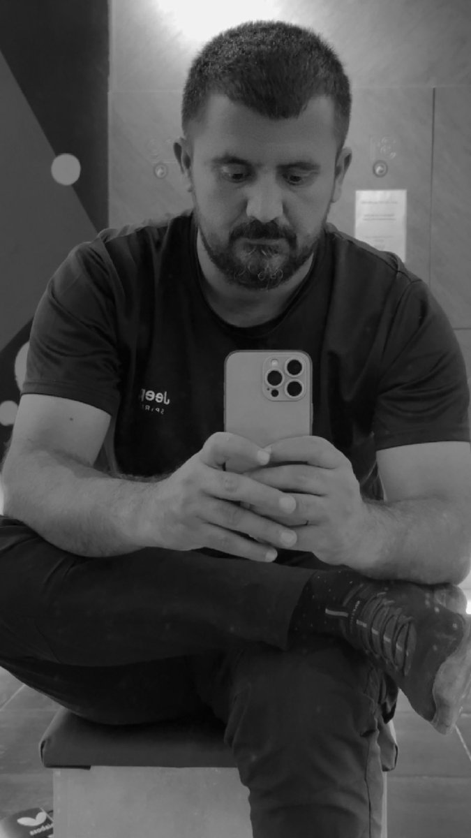 ئه وه نده چاوم بريبوه ئاسمان 
زه ويم نه ناسيبو

10/6/2024
دووشه م