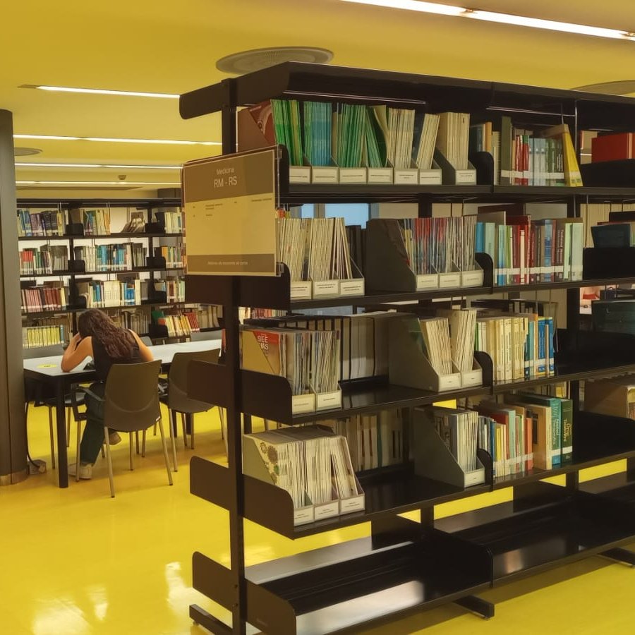 UPFBarcelona's tweet photo. Bon dia! ☔️🌧️☕️

Obrim el fil de l'agenda desitjant molta sort i encerts als estudiants de la UPF durant els exàmens de tercer trimestre, que comencen el dimecres. 

Som-hi! 💪🙌🍀 https://t.co/bx3Af0bDWP