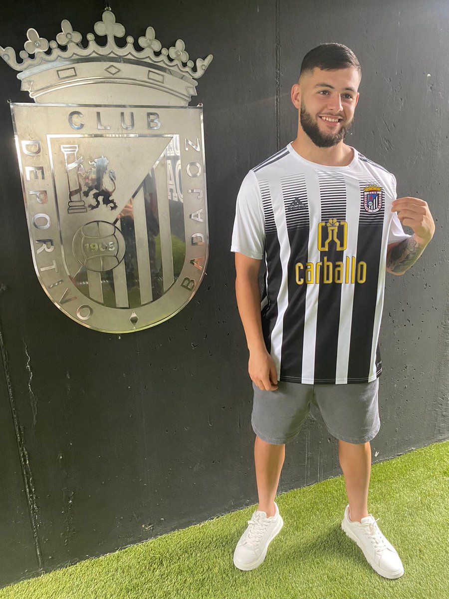 CDBadajoz's tweet photo. 💥 𝗙𝗜𝗖𝗛𝗔𝗝𝗘 | Bermúdez: Vuelve el olfato de gol al Nuevo Vivero.

ℹ️https://t.co/zgOeISc7eM

#BienvenidoBermu #Temporada2425 https://t.co/0S1QNm05h7