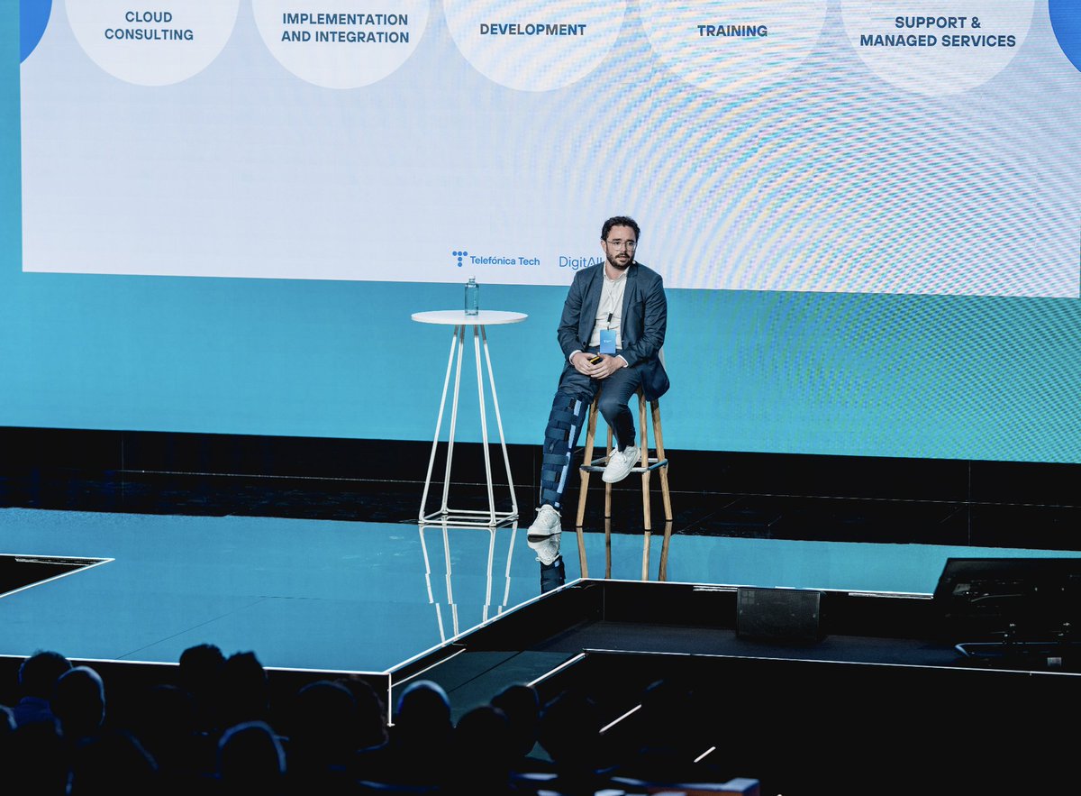 AltostratusSL's tweet image. El pasado jueves participamos en el #DigitAll, el encuentro anual para clientes organizado por @TelefonicaTech. 

Nuestro CEO, Daniel Aldea, protagonizó una de las ponencias y dio a conocer la propuesta de valor de #Altostratus. 🙌