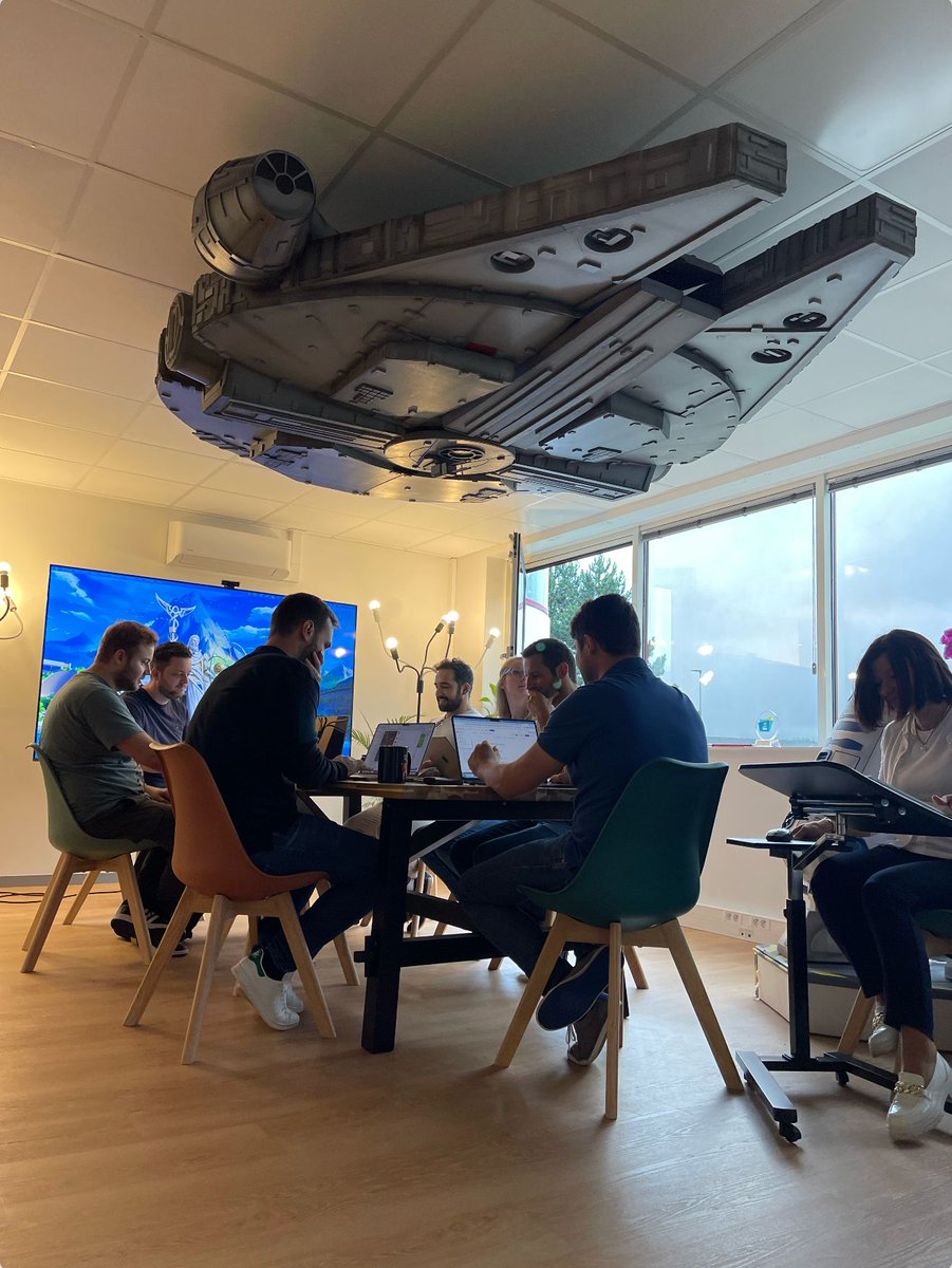 GaleonCare's tweet image. Monday weekly team meeting as usual 🛸🚀🌟