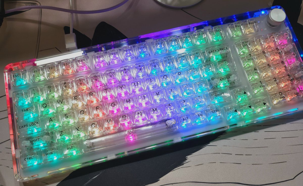 진짜 너무 힘들었었는데 
갑자기 다 괜찮아졌다
커플키보드 효과인가