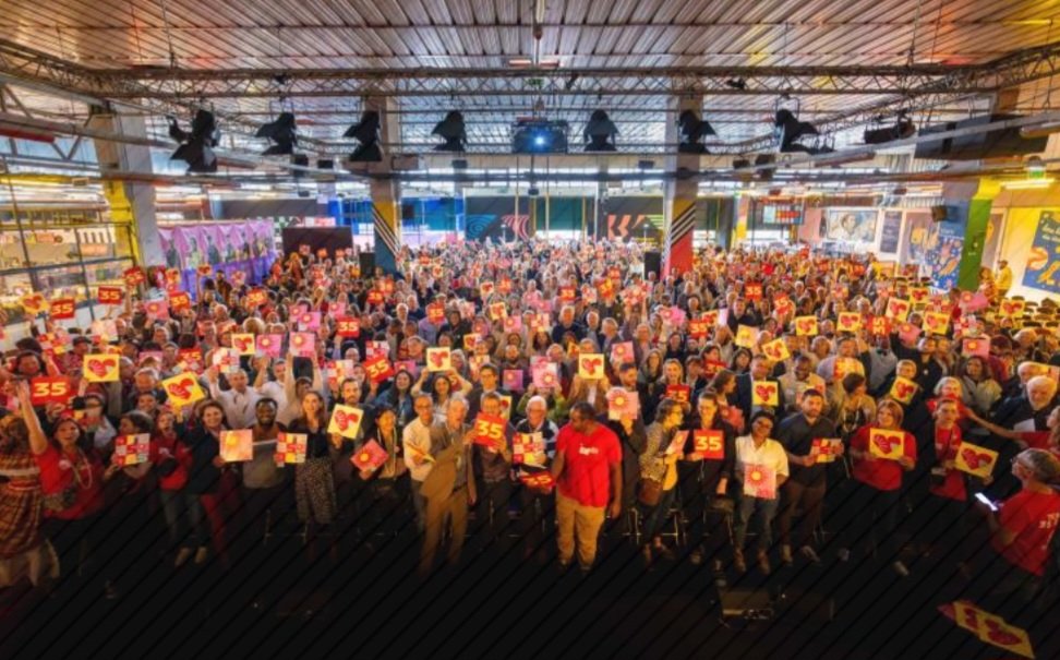JPhilippebrun's tweet photo. [#Ess - Microcrédit] @CarenewsCom : L'@Adieorg célèbre ses #35Ans d'entrepreneuriat populaire ➡️ https://t.co/wZCMJRpguy 🎂🎉 cc @jsaddierESS @BenoitHamon @ESS_France ⤵️ https://t.co/Vc65JIcVYT