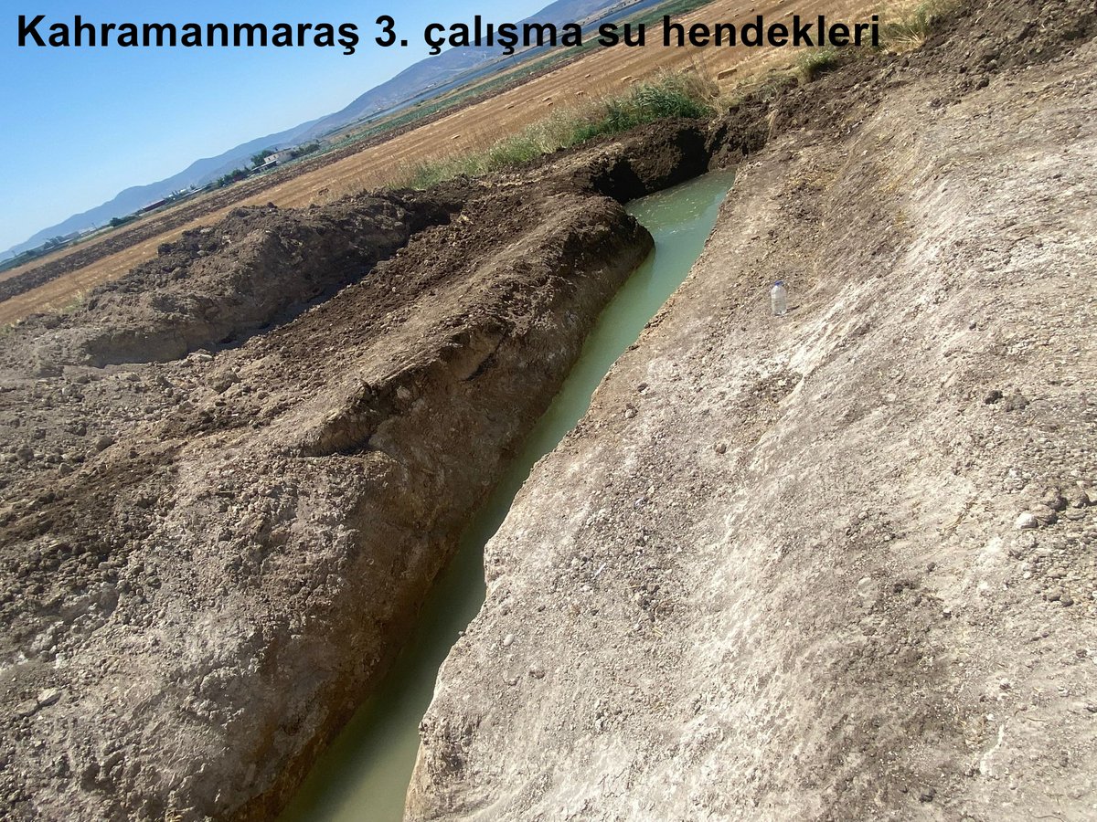 Paleosismolog's tweet photo. Bize hendek dersi vermeye çalışanların 3. rapor kapsamında, kuzeyde 3.5 milyon yıl önce ölü konumdaki #Kahramanmaraş fay zonu ve güneydeki olmayan faylarda yani akarsu taraça düzlükleri-dikliklerinde 1. raporu hazırlayanlar ile ortaklaşa kazdıkları SUHENDEKLERİ ! +
@Marasgundemtv https://t.co/OguWzljxXU