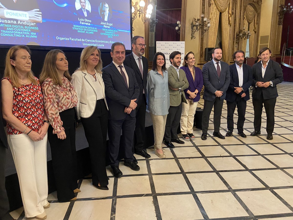 LoyolaAnd's tweet photo. Iniciamos el Encuentro Empresarial organizado por la Facultad de Ciencias Económicas y Empresariales. El rector resalta la importancia de las nuevas herramientas y retos que plantea la llegada de la IA. https://t.co/NoIwfa9yiT