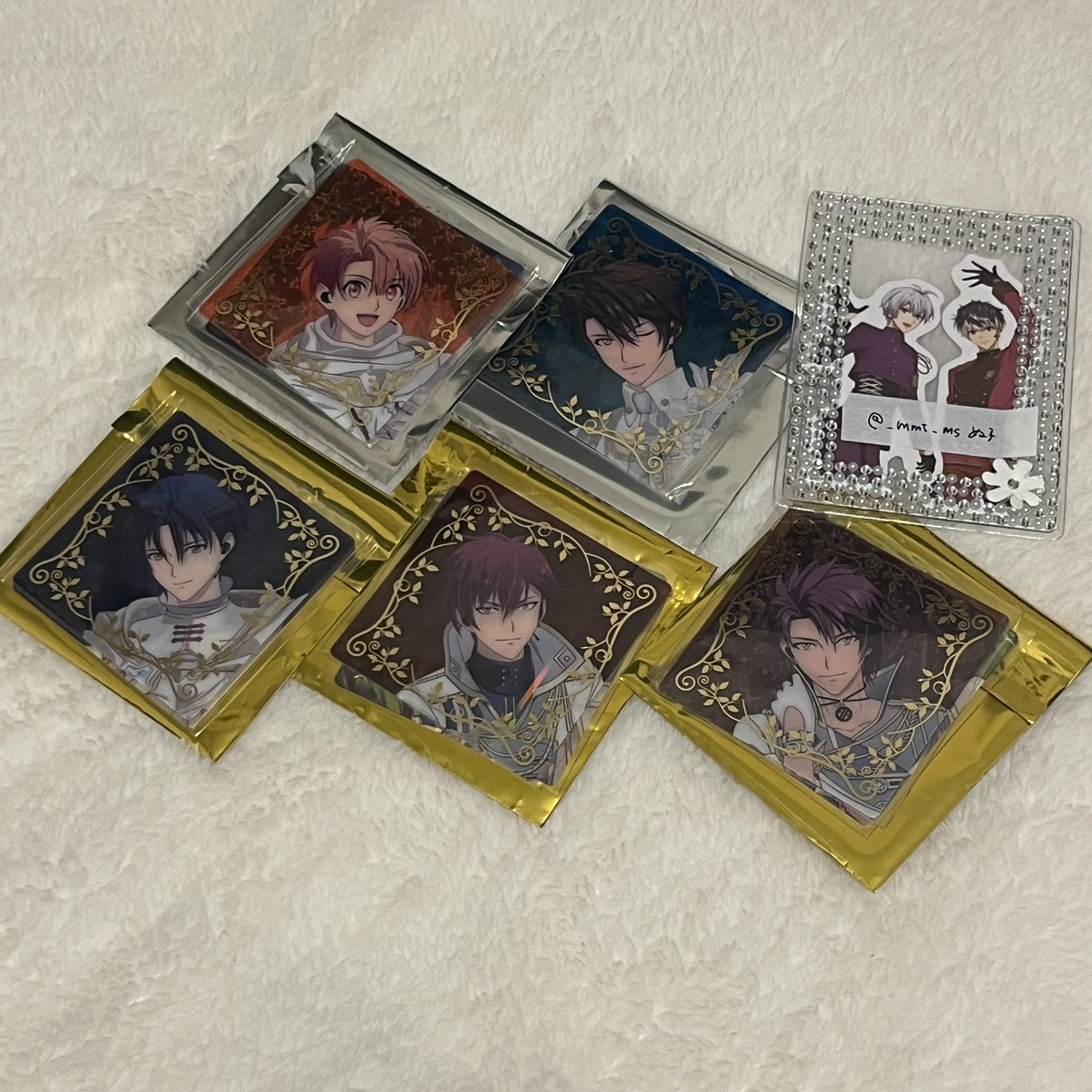 _mmt_ms's tweet photo. 【譲渡/交換】アイナナ ムビナナ ホログラムクリア��ート ポストカード　ステッカー

譲→画像参照（一織、大和、三月、ナギ、陸、天、龍之介、トウマ、虎於）

求→百、壮五、巳波or 定価+送料

郵送での交換希望です。
お気軽にお声がけください。
よろしくお願いいたします。 https://t.co/T33qGMqTcv