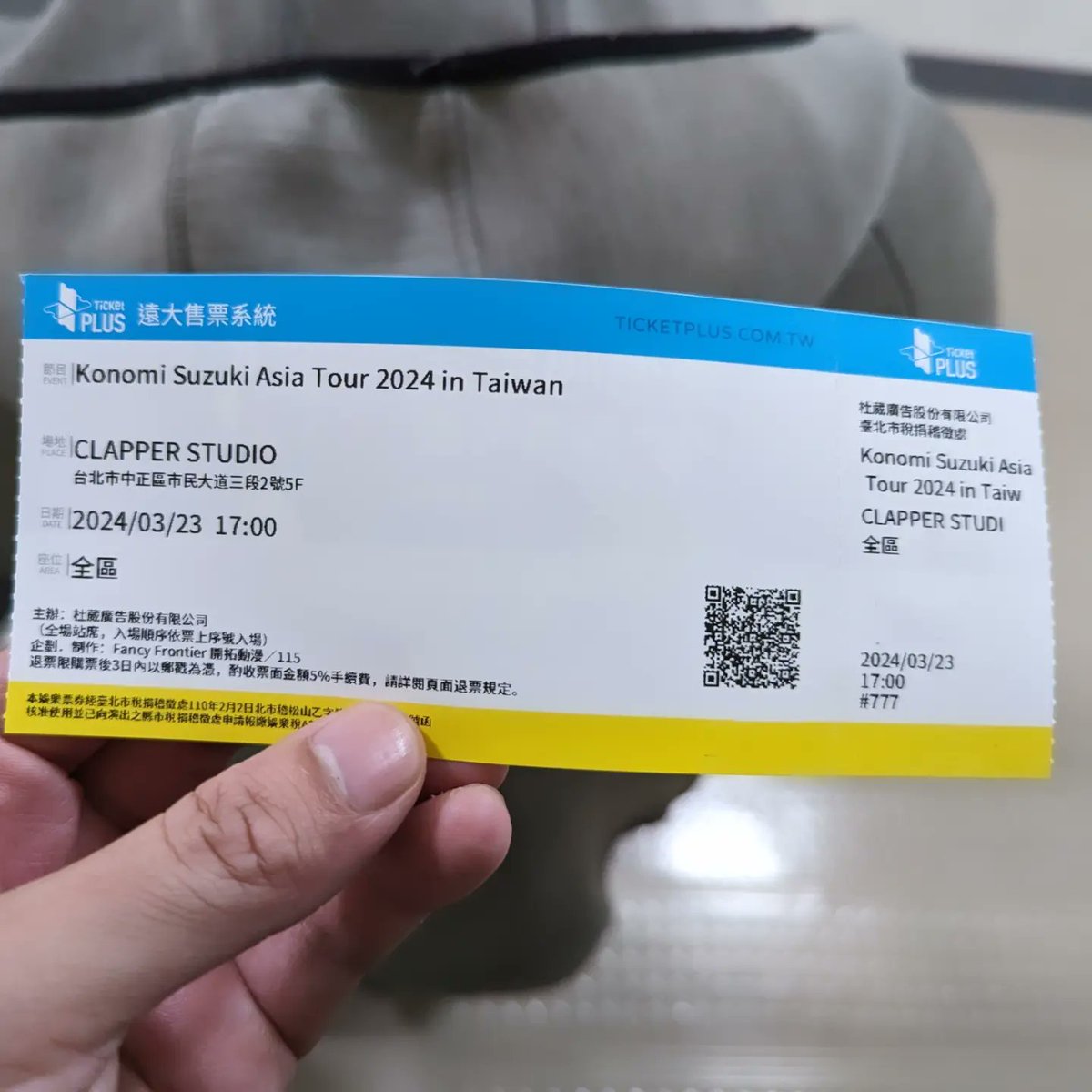 HobeTsai's tweet photo. 全場大概800，結果我777
超後面，幾乎看不到このみん
幸好中間一小段他有來後面跟觀眾擊掌
整個賺爛

#鈴木このみ
#konomisuzuki  #suzukikonomi
#ライブ #live #callresponse 
#sheislegend #hevenburnsred #緋染天空 https://t.co/DCXPDPSCpF
