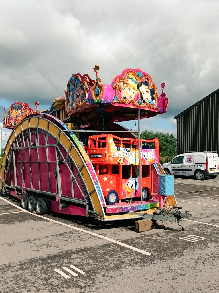 Coming in this morning to the first of our funfair rides! 👌⚽️

Have you made your plans to visit our fan Village - open from 2pm Friday and free entrance for all. 🎉

Ticket upgrades available here skiddle.com/whats-on/Prest…