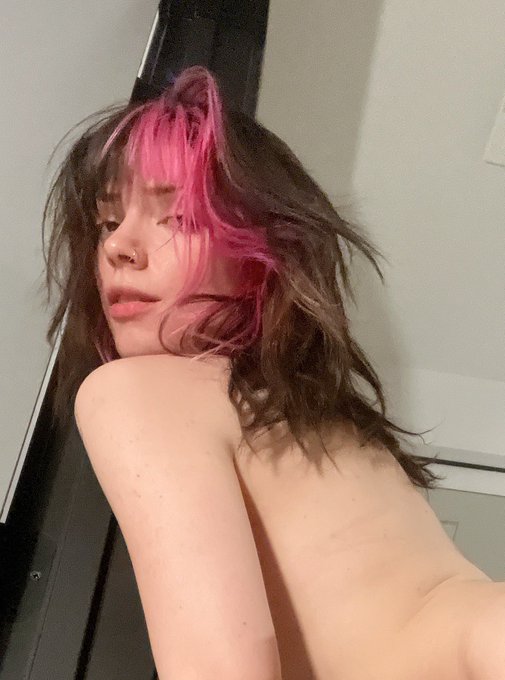 my hair after the gym is always so PERFECT. cursed tbh https://t.co/7tFKdOEPCX