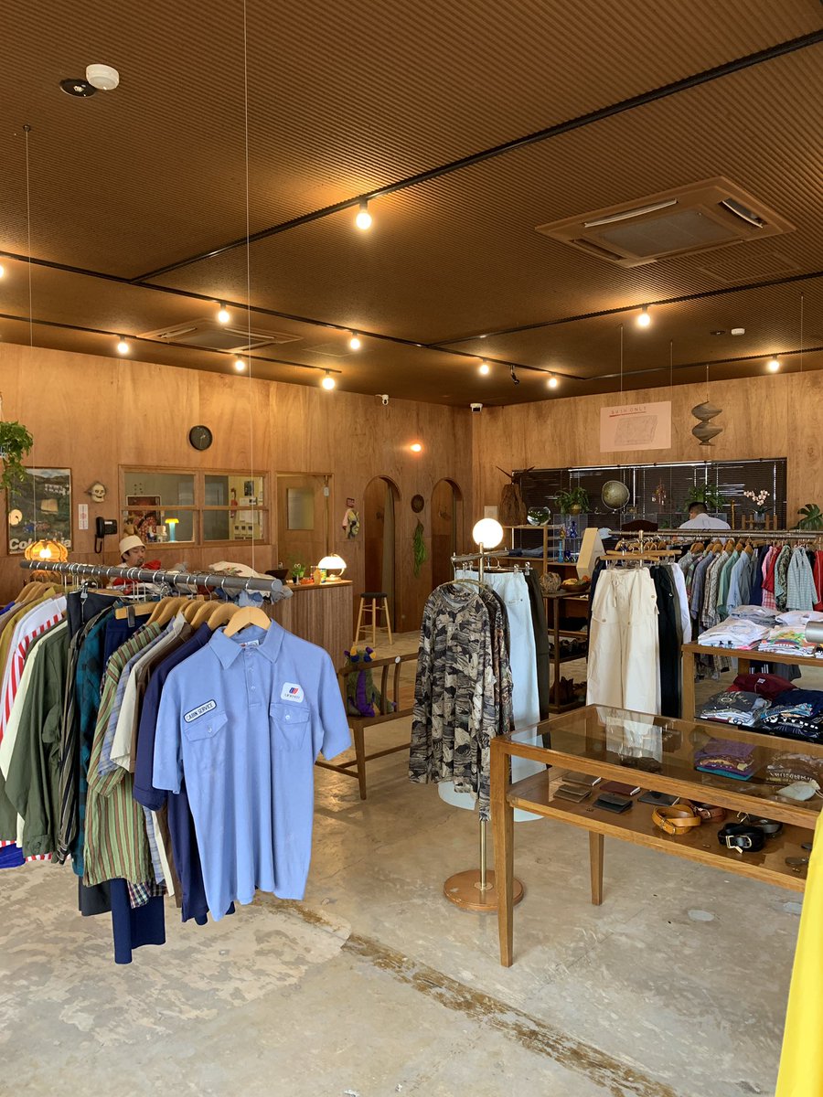 ikeda_toshihiko's tweet photo. 先週、前から絶対行きたいと思っていた古着屋ドミツネさんへ。
元はJAの建物だった所を改装し店舗として使っていてインテリアもカッコいい！
古着やインテリアそして小物が好きな人は渋川に行った際は是非寄って欲しい！
シビれるから。

#DOMITUNE https://t.co/iZCMe9B1WY