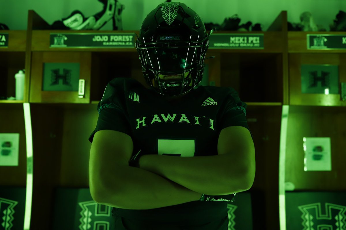 UTaukiuvea's tweet photo. The Braddahhood was felt on every level during this weekend’s OV. Grateful to have met with every member of UH’s coaching staff, their families, and several members of the team. Couldn’t pass up the opportunity to be apart of the Ohana. #Committed #GoBows🌈🤙🏼 https://t.co/d6CXGiVzsG