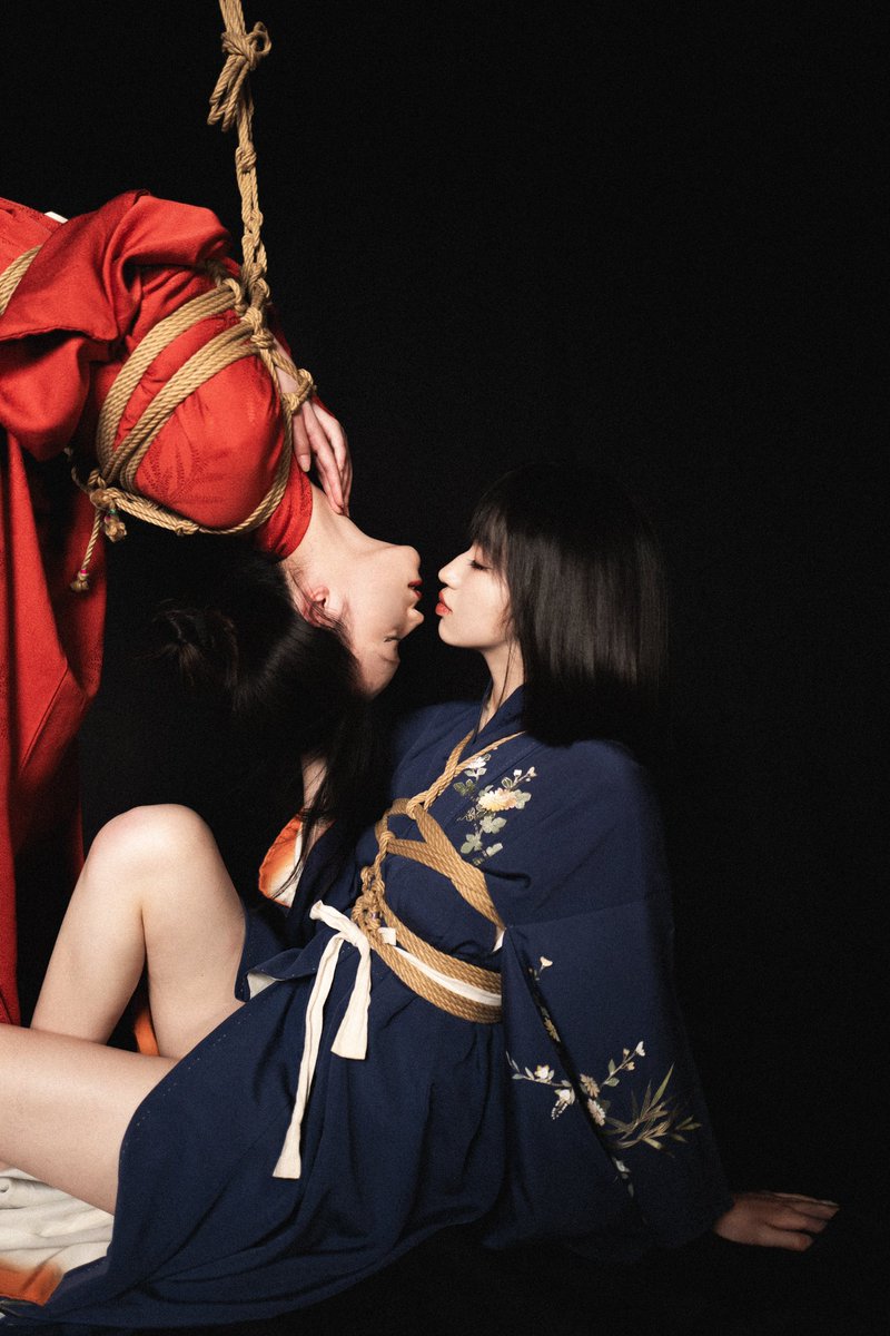 自古红蓝
🪢：<a href="/llansshan_/">葡萄*</a> 
📸：<a href="/Eva3876/">2000</a> 
🧚🏻‍♀️：<a href="/isayblueisblue/">蓝色卟噜</a>