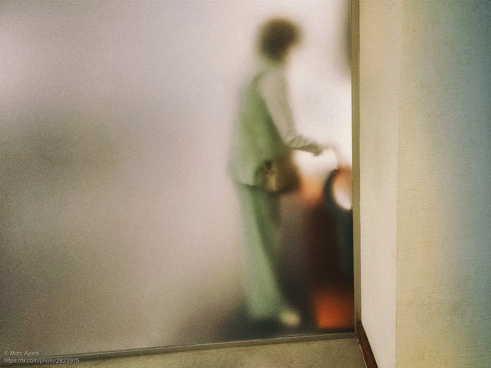 1x_com's tweet photo. 'Hand Dryer' by Marc Apers
https://t.co/ykgRO1oQAn #fineartphotography #woman #handdryer #windowglass #artsy https://t.co/XzONV8P7GK