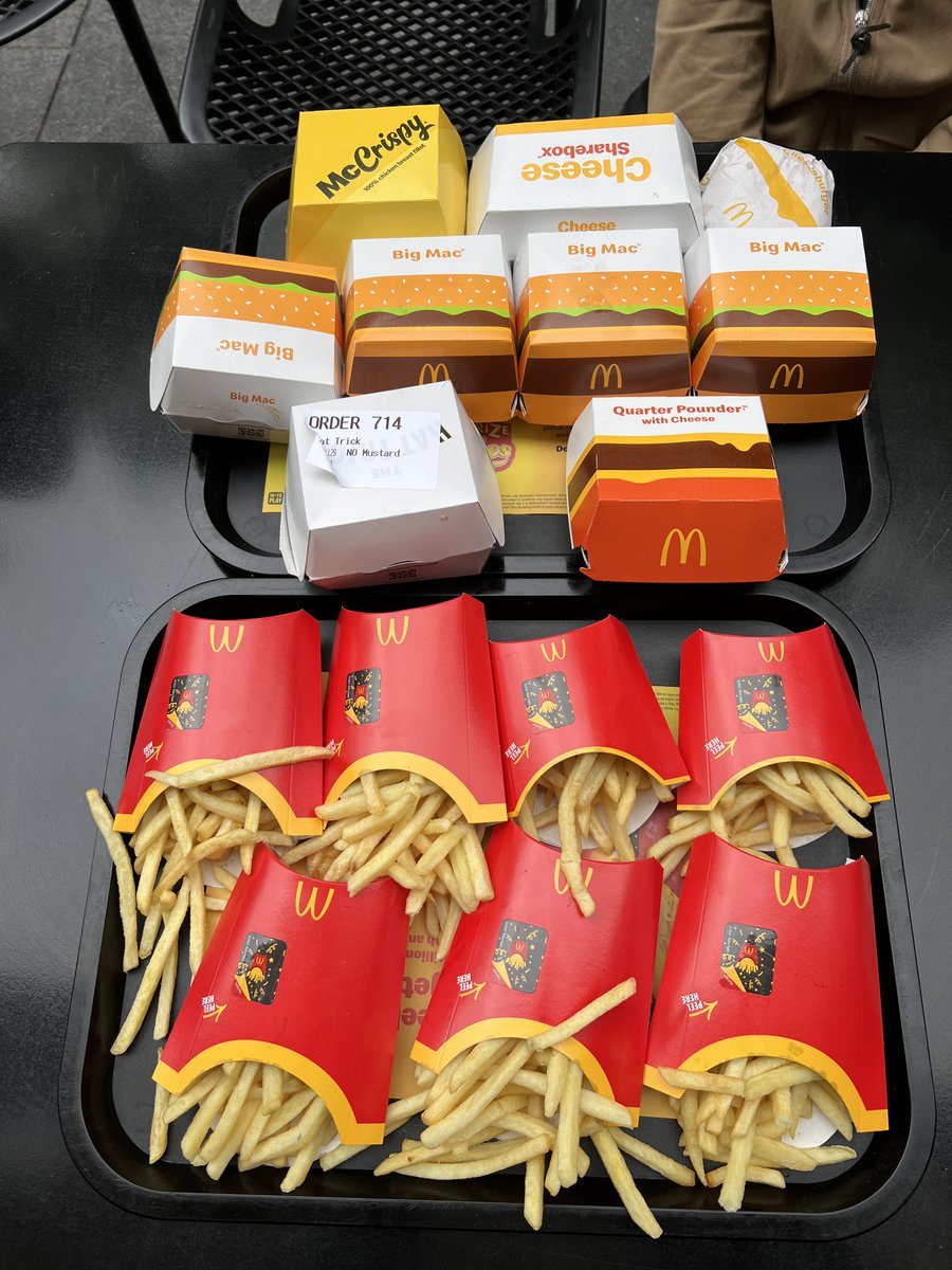 So yesterday <a href="/iamicepack/">Ice Pack</a> and I went to this <a href="/Memeland/">Memeland ❤️ Memecoin</a> event in McDonalds and it turned out to be a hell lot of fun. Thanks <a href="/OITOO/">Rui</a> for organising and <a href="/jash_jpg/">jash</a> <a href="/FRNK__art/">FRNK</a> <a href="/LofiAtticus/">futurebass</a> <a href="/ccchowccchow/">Chung ❤️ Memecoin</a> <a href="/Kudo_247/">Kudo</a> and others for pulling up