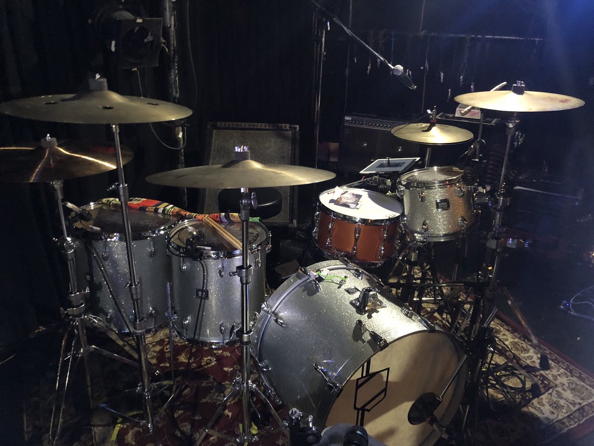 beachside2021's tweet photo. 先日の渡部歩さんのライブでは
ドラムセットとカホンのセット、両方を使用して演奏しました。
当教室ではドラム（電子ドラムを使用して）カホン、両方のレッスンが可能です🥁

お越しくださった皆さまありがとうございました！
暖かいみなさまに支えられております。
（けんと）

#渡部歩の輪広げよう https://t.co/zPMNpGximh