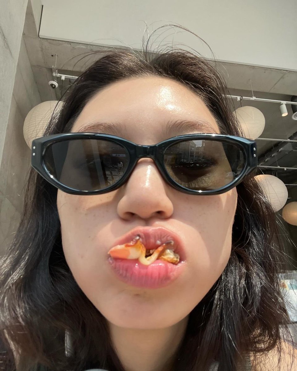 hourly doyeon tweet media