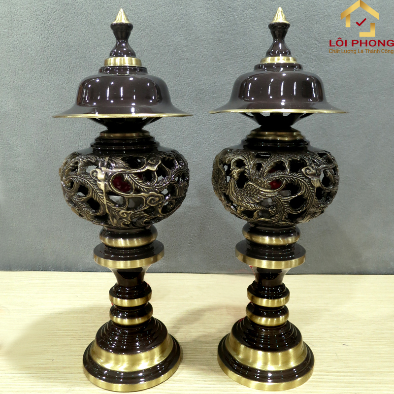 tho_loi's tweet photo. Trong văn hóa  tín ngưỡng của người Việt những bộ đèn thờ bằng đồng mang giá trị tâm linh vô cùng to lớn. 
https://t.co/IJDJa4auSF https://t.co/FecWWu4TgF