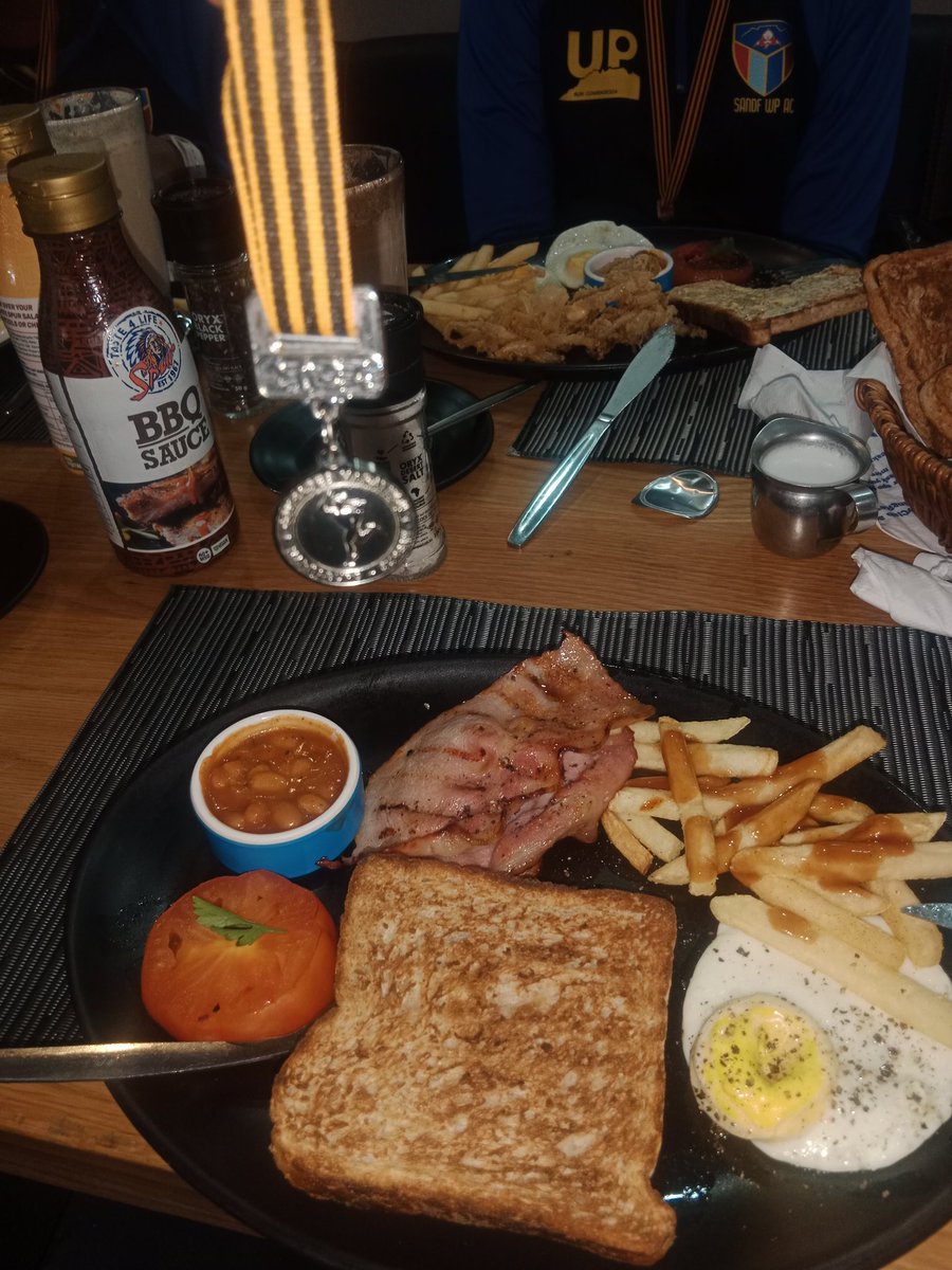 ThebeetsileKgas's tweet photo. This is how my medal Monday was....
#Kepelefela #StopGBV #SANDF_WP_AC #ASANDF #Energade #Number1Mageu #NewBalance #Comrades24 #comradesspirit #LoveOfRunning #Running #fitness #FetchYourBody2024 #RunningWithTumiSole #suuntowatches #suunto5 https://t.co/7JVUNN7UOE