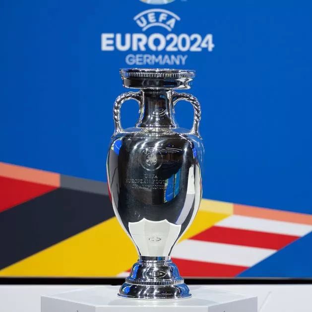 TransferSector's tweet image. Predict the Euros… 👀

🏆 Winner:
👤 Player of the Tournament:
⚽️ Golden Boot:
🐎 Dark Horse:
📉 Biggest underachiever:
👦 Best young player:
💫 Breakout star: