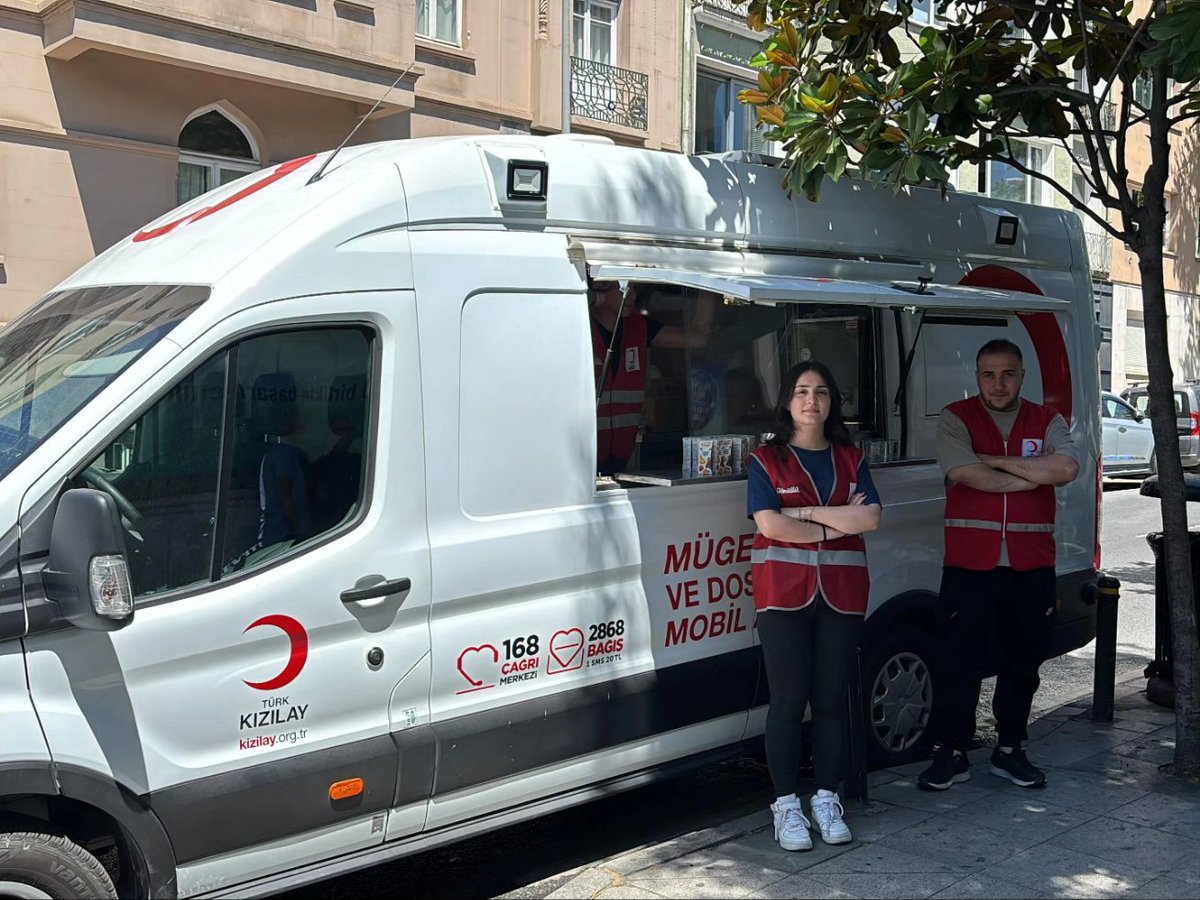 Genç Kızılay Şişli olarak Nişantaşı Nuri Akın Anadolu Lisesi'nde, YKS sınavının ikinci gününde de sınava girecek öğrenciler ve ailelerine destek amacıyla ikram aracı kurduk. 🌙☺️

#daimahazır