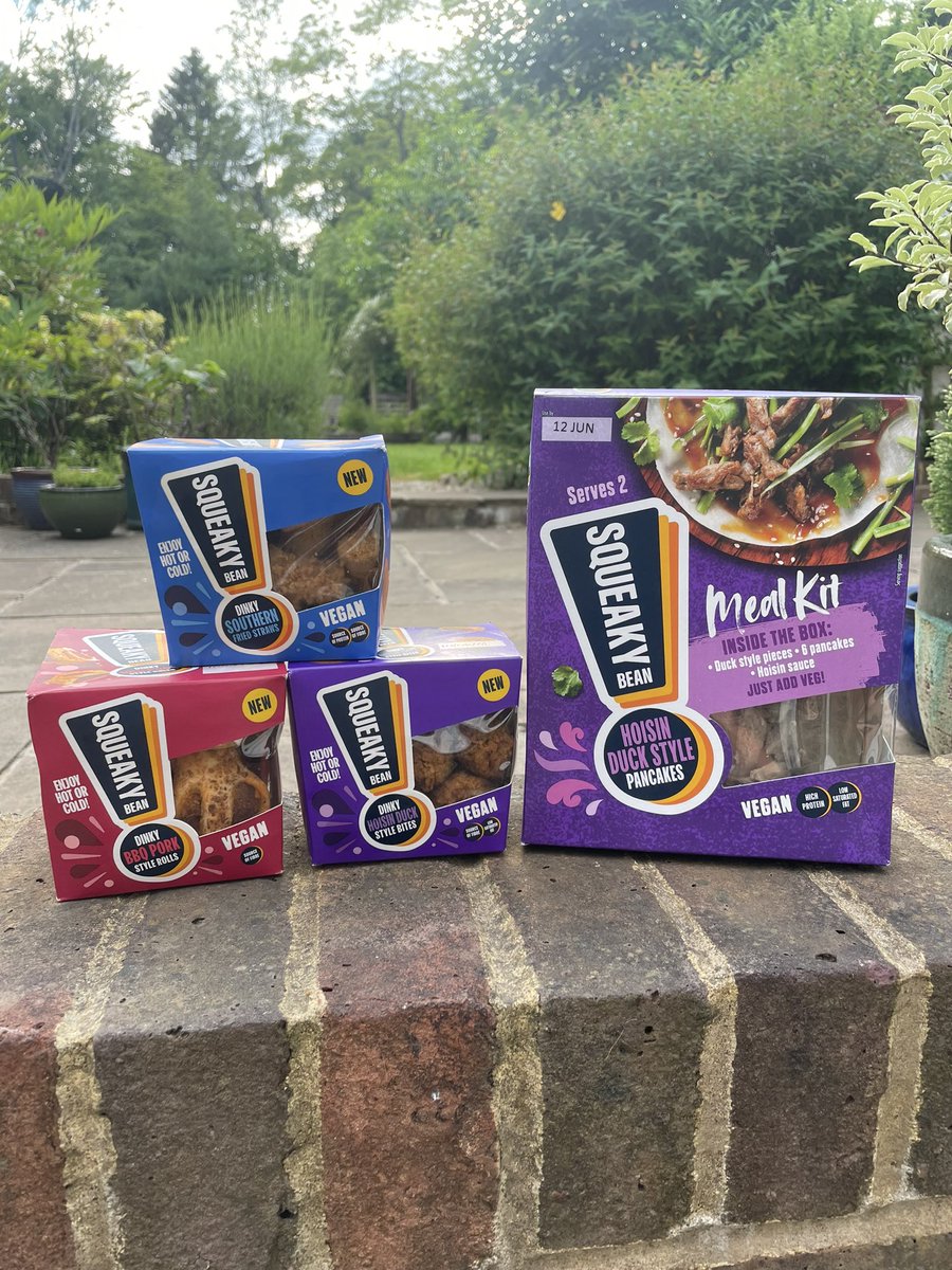 All_Things_New_'s tweet photo. [Gifted] The new Squeaky Bean range is here! 👀 Duck style meal kits, BBQ pork style rolls, southern fried straws and hoisin duck style bites. Hello and yes please! 🤤 Thanks team @squeakybeanveg - great work 👏🏼 Find these in-store now 🛒 #squeakybean #vegan #meatfree #gifted #ad https://t.co/5Cyv7oPd3y