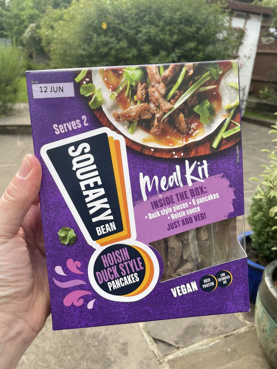 All_Things_New_'s tweet photo. [Gifted] The new Squeaky Bean range is here! 👀 Duck style meal kits, BBQ pork style rolls, southern fried straws and hoisin duck style bites. Hello and yes please! 🤤 Thanks team @squeakybeanveg - great work 👏🏼 Find these in-store now 🛒 #squeakybean #vegan #meatfree #gifted #ad https://t.co/5Cyv7oPd3y