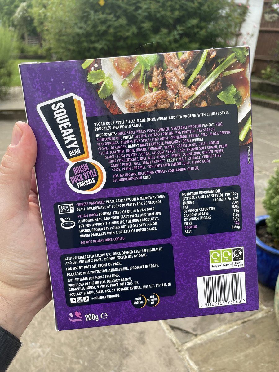 All_Things_New_'s tweet photo. [Gifted] The new Squeaky Bean range is here! 👀 Duck style meal kits, BBQ pork style rolls, southern fried straws and hoisin duck style bites. Hello and yes please! 🤤 Thanks team @squeakybeanveg - great work 👏🏼 Find these in-store now 🛒 #squeakybean #vegan #meatfree #gifted #ad https://t.co/5Cyv7oPd3y