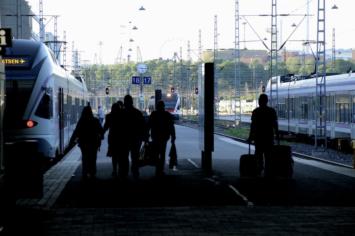 Helsinki has a metro area population of 1.6 million (1/5 of Boston’s) yet its 4 line commuter rail system carries 200,000 a day, 1 1/2 times what Boston’s does on a system less than half as big. So what’s the secret?