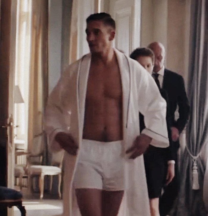 #дубохольт #мги

зай, сделаешь                           я опаздываю
мне кофе?                                      на встречу

это значит нет?                           это значит
                                                              опоздаю