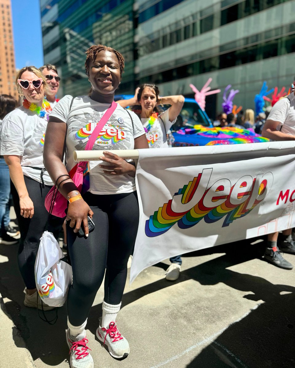StellantisNA's tweet image. Again this year, Stellantis employees including members of our LGBTQ+ business resource group, Prism, led the @MotorCityPride parade alongside new and rainbow-adorned @Jeep® vehicles. Happy Pride Month! 🏳️‍🌈

#PrideMonth #HappyPride #OIIIIIIIO