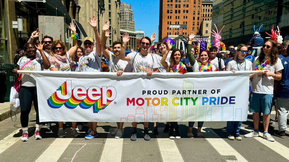 StellantisNA's tweet image. Again this year, Stellantis employees including members of our LGBTQ+ business resource group, Prism, led the @MotorCityPride parade alongside new and rainbow-adorned @Jeep® vehicles. Happy Pride Month! 🏳️‍🌈

#PrideMonth #HappyPride #OIIIIIIIO
