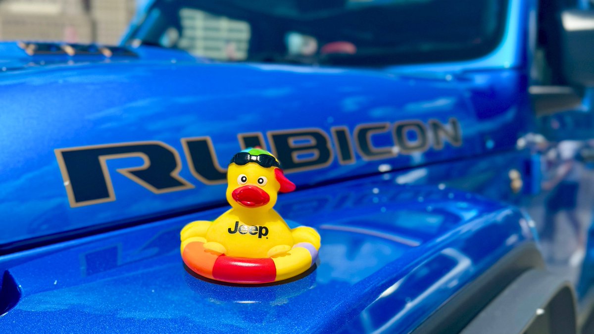 StellantisNA's tweet image. Again this year, Stellantis employees including members of our LGBTQ+ business resource group, Prism, led the @MotorCityPride parade alongside new and rainbow-adorned @Jeep® vehicles. Happy Pride Month! 🏳️‍🌈

#PrideMonth #HappyPride #OIIIIIIIO