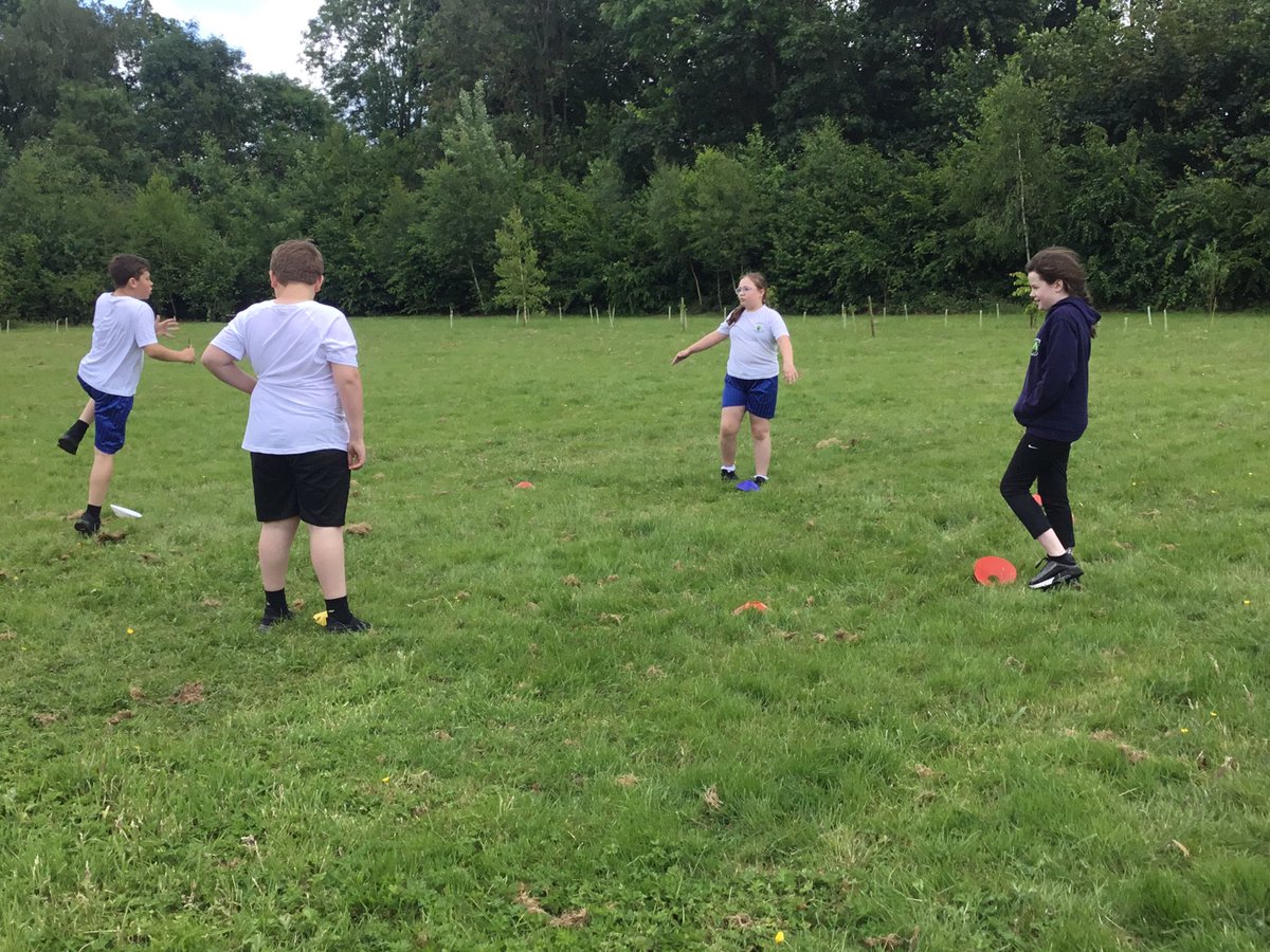 GorsewoodPrimar's tweet photo. Year 5 have been developing their team building, communication and relay skills in #GorsewoodPE #60active https://t.co/0KeeUjHDHX