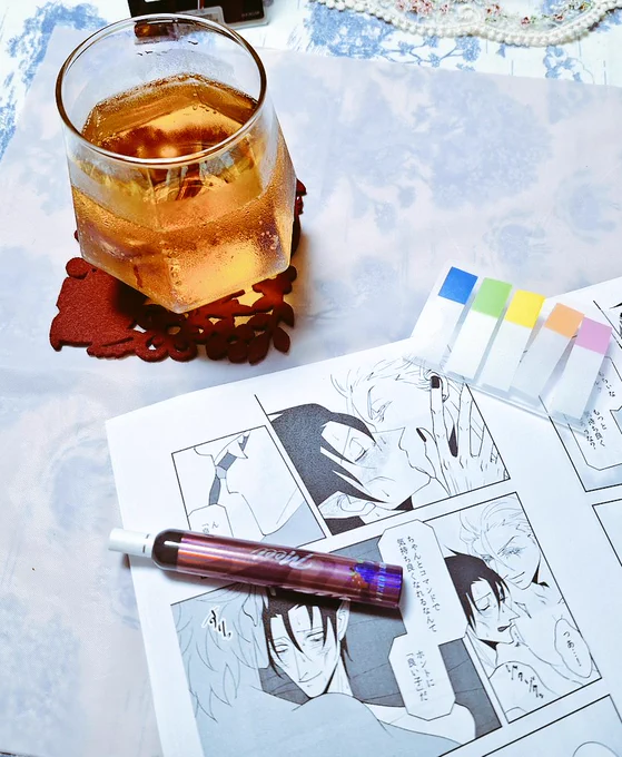 原稿チェック、酒と電子タバコを添えてベリーのガムみたいな味がする電子タバコって咥えタバコ出来ないんだね重たい 