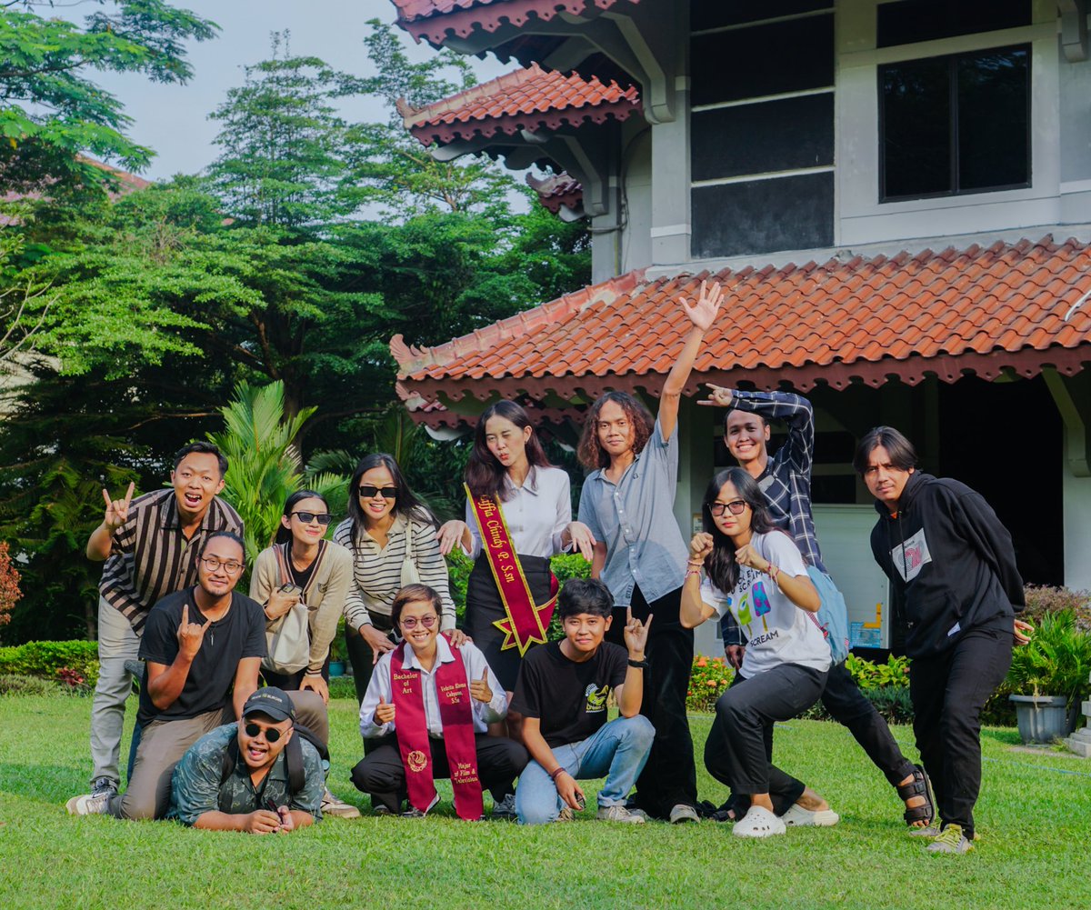 peppy_rc's tweet photo. Makasih bimbingannya selama ini 🙄 @A_ZeeJKT48 

yaaa 50%gelud. 20% Dino. 20%Rambut. 10% Bimbingan ya zoy 🫣🫶🏻💙 https://t.co/2Twe90IX1n