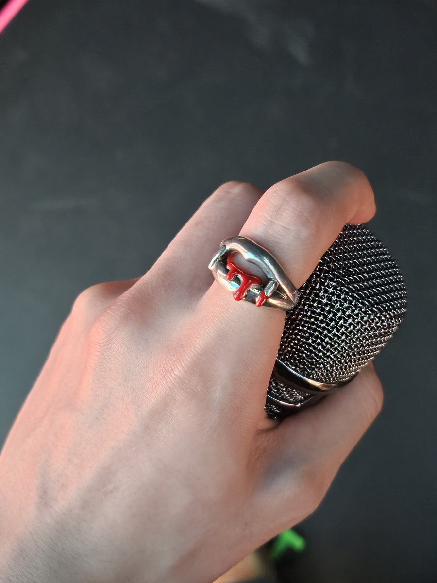 enhypenweverse's tweet photo. [ #니키’s Post ] 240610

#NI_KI: Vampire ring🩸

@ENHYPEN_members @ENHYPEN #ENHYPEN #엔하이픈 https://t.co/jTNOrugpKl