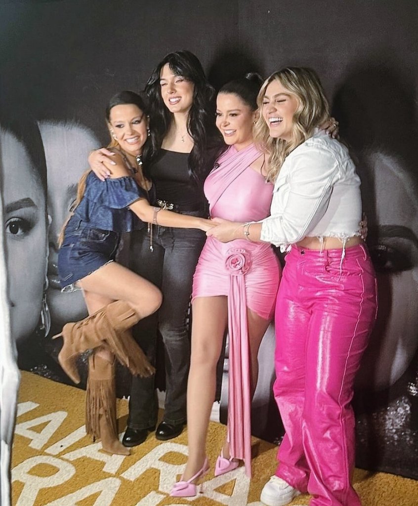 presertanejas's tweet photo. Tão lindas❤️✨️ https://t.co/tTJZi7veAR