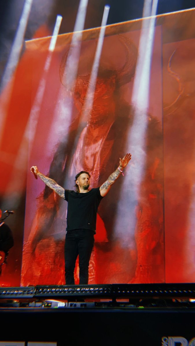synshining's tweet photo. Syn | Synacky | Zacky | M. Shadows

📍Rock Am Ring, Nurburgring on June 7, 2024
📸: @muare_sullivan https://t.co/qhOkrSj0J5