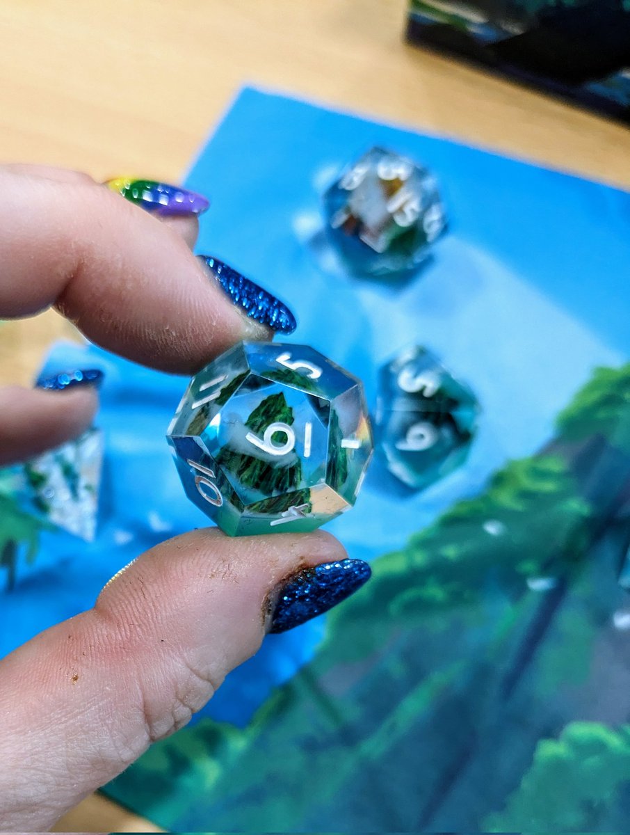 HSE_physics's tweet photo. Before @LauraBaileyVO had even finished the merch announcement these beauties were in my shopping cart. Stunning Shattered Teeth #dice by @EVERYTHINGDICE #criticalrole 
Beautiful presentation and design, as always 😍 https://t.co/YOTenayRUB