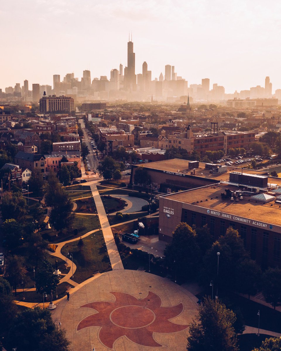 El Sol de Chicago 

Available on <a href="/exchgART/">Exchange Art</a> 
Editions of 10
0.25 SOL per edition

Link: exchange.art/editions/6VZrM…