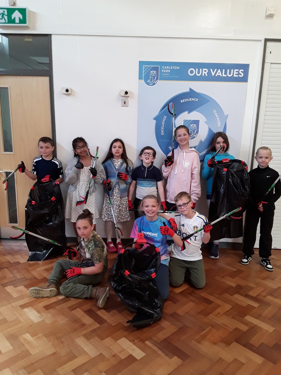 carletonparksch's tweet photo. Our Eco Council were armed and ready to litter pick with their new equipment. Thankyou to George @RaptorPickers for your very generous donation. #environment #litterpicking #community https://t.co/QiHxPB6bQQ