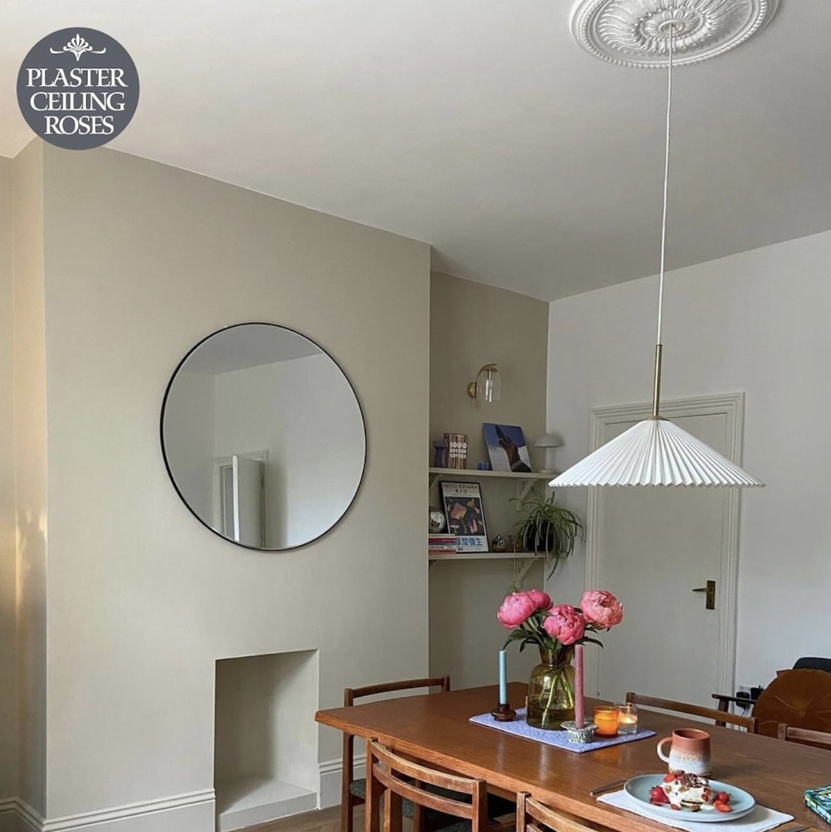 Ceiling roses are the perfect addition to Victorian, Edwardian, and modern properties alike. Photo Credits: @youmeandtwentytwo
Product code: MPR006