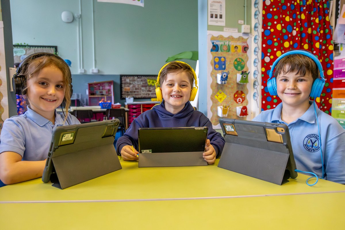 Llyfrau Digidol gyda sain Dyna chi dric ar gael ar lein AM DDIM nes diwedd y mis 🤩

'Dyna chi dric' Digital Books with audio available online for FREE until the end of the month 🖥️

👉pth.cymru/dyna-chi-dric

<a href="/LlywodraethCym/">Llywodraeth Cymru</a>