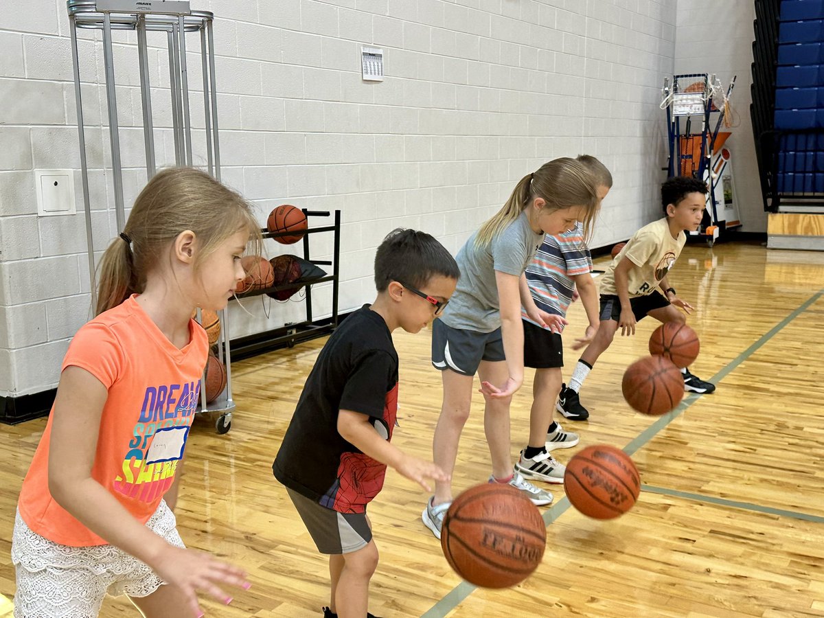 BridgelandHoops's tweet photo. What a way to start the day! Future Bears in the den getting that work in! Win the day!! @Bridgeland_GBB https://t.co/7VsRbjMzVB