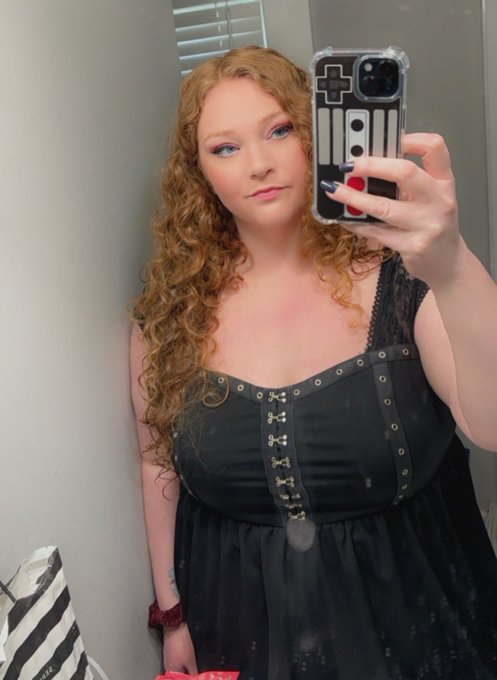 Would you give the sleepiest goth mommy a little hot beverage drink to get going on a Monday? 🥺  CA SnowLazarus Ven