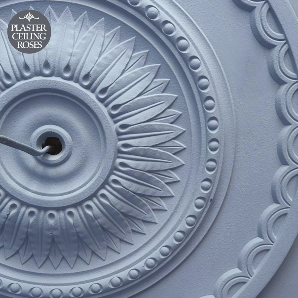 On our website, we offer a wide selection of more than 60 unique ceiling roses for you to choose from. Photo: @victoriahouseinthehills
Product code: LPR026