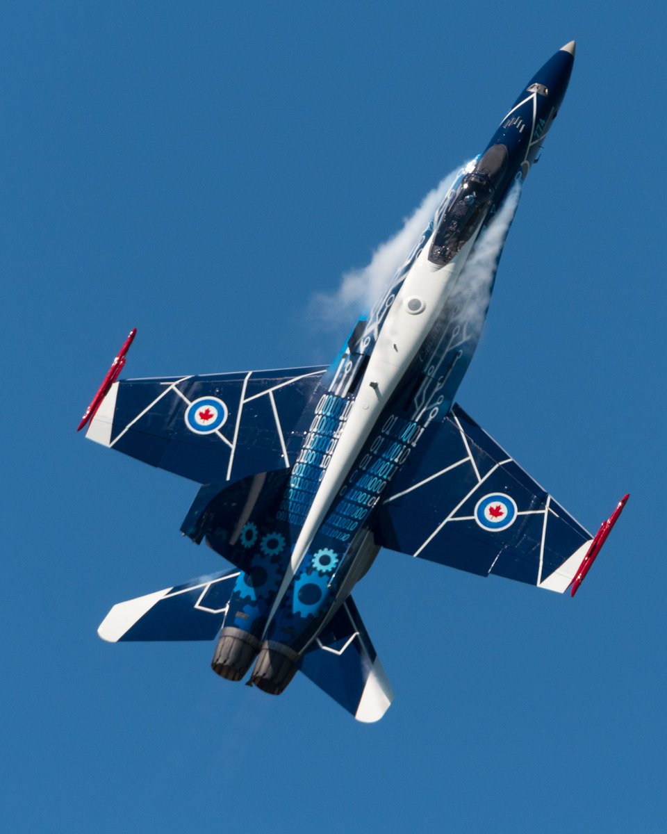 The Selfridge ANGB airshow is always a good time, and this weekend was no exception. #Michigan thanks for the hospitality and look forward to next time. Our next show is in Barrie this weekend. #CF18Demo #RCAF100  📷 MK Photo